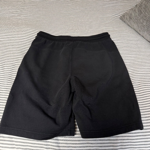 Men's Old Navy Active Draw String Shorts. - Picture 3 of 3